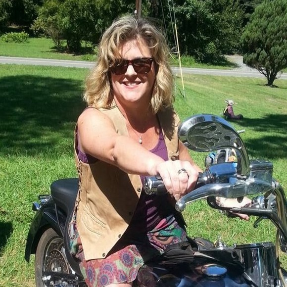 Meet your Posher, Lisa - Picture 1 of 1